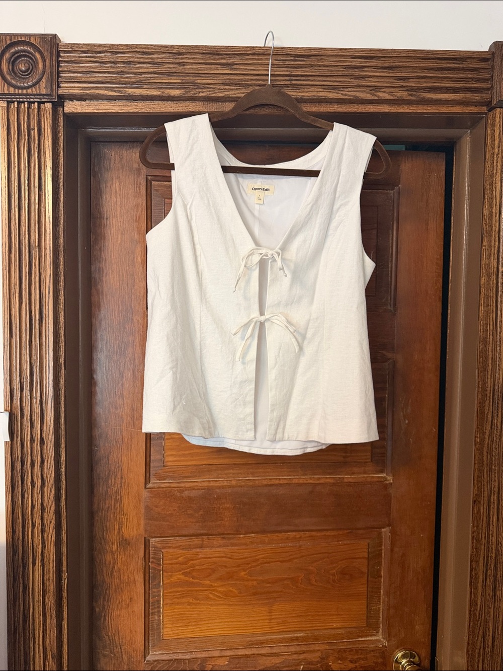 Open-Collar Cream Tie-Front Sleeveless Tank Top